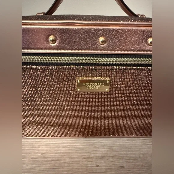 RARE Limited Edition Victoria’s Secret Glitter Runway Train Case Rose Gold - Picture 4 of 5